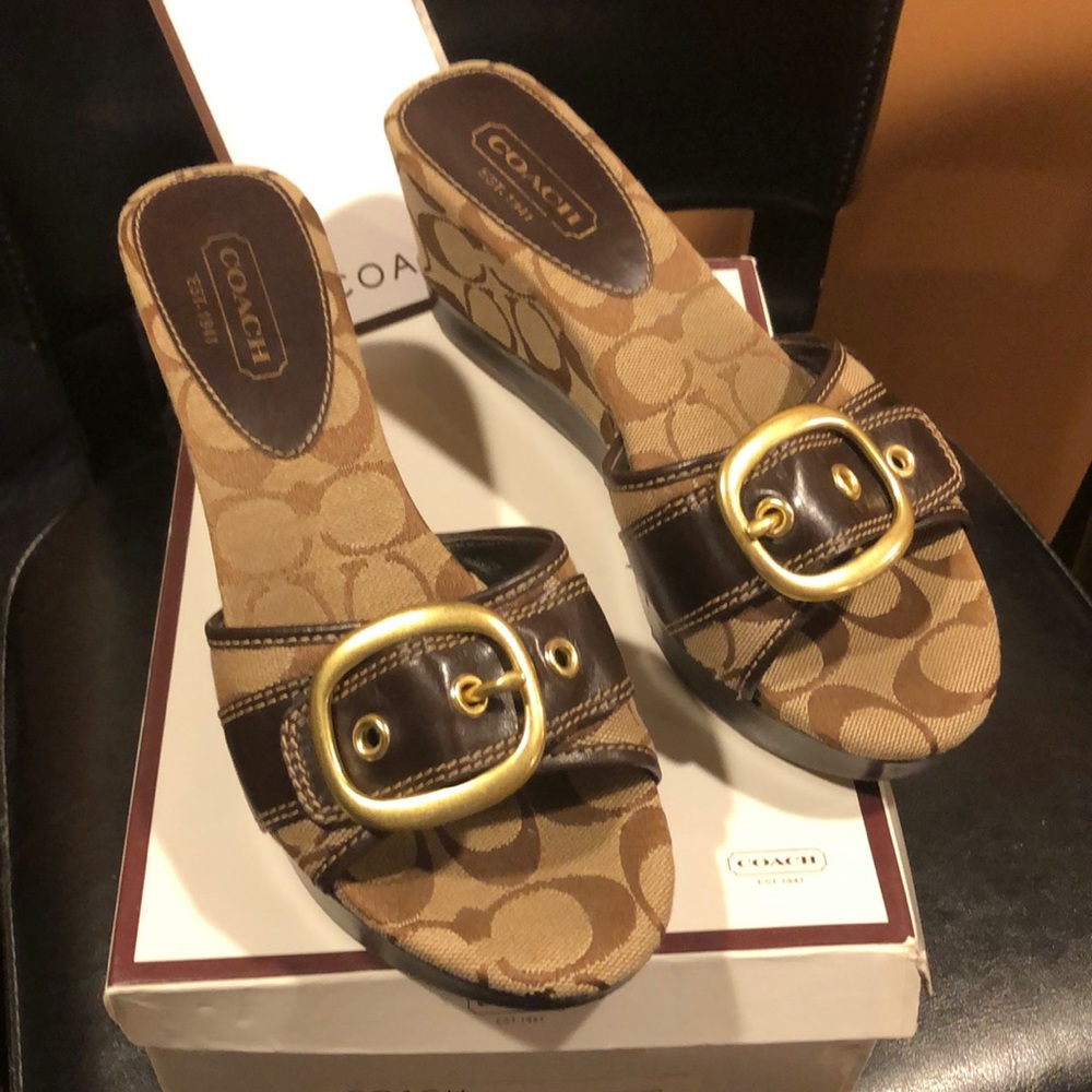 AUTHENTIC COACH SANDALS